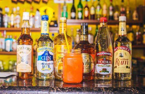 以藝術之名，約你上這家'一杯倒'的酒吧喝個痛快！